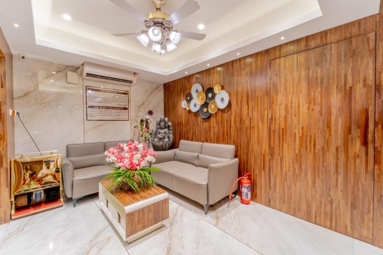 Hotel Sadbhav Villa Surat Dış mekan fotoğraf