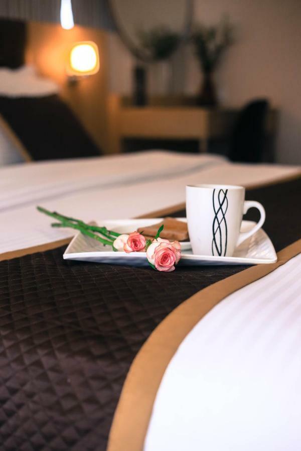 Hotel Sadbhav Villa Surat Dış mekan fotoğraf